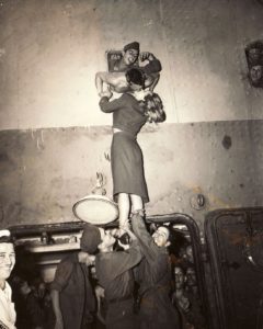 actress-marlene-dietrich-kisses-a-soldier-returning-home-from-war-1945